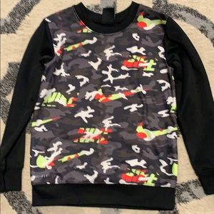 Nike Boys Camo Seatshirt. Size 6.
